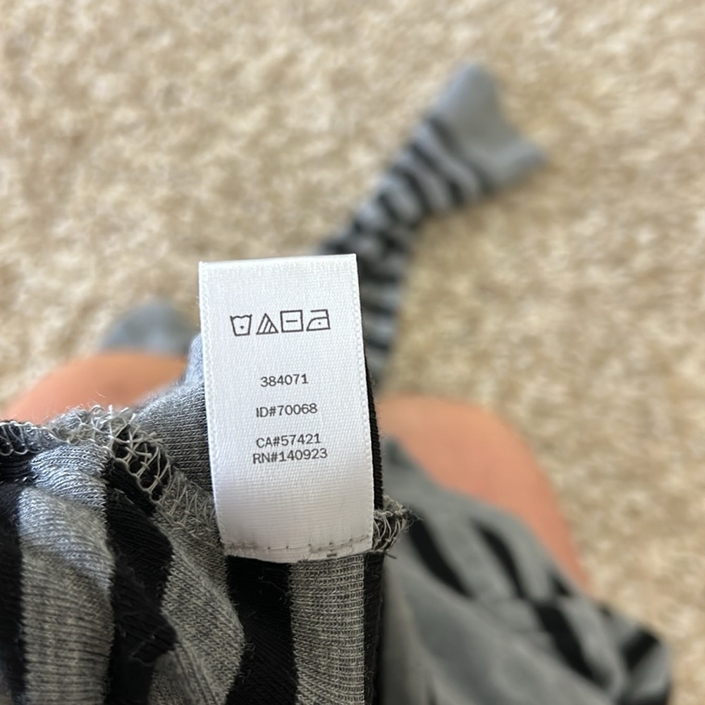 Ann Taylor LOFT Women’s Black and Gray Striped Sweater - Picture 8 of 9